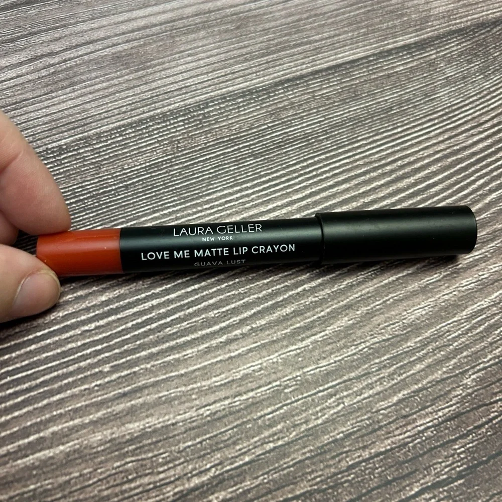 Laura Geller Love Me Matte Lip Crayon - Guava Lust